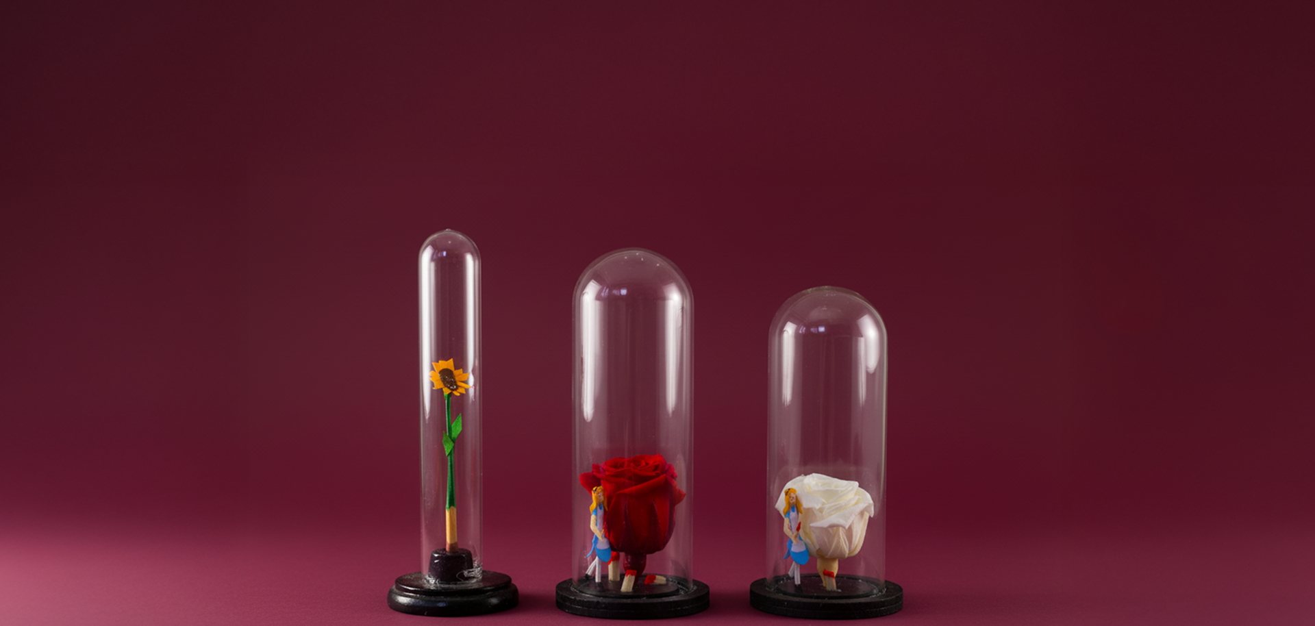 Cúpulas de vidro com miniaturas artesanais